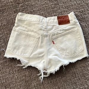 White Levi’s Cutoffs